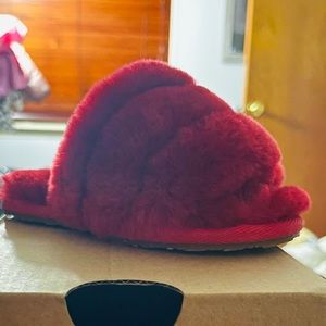 Red kids uggs size 6c